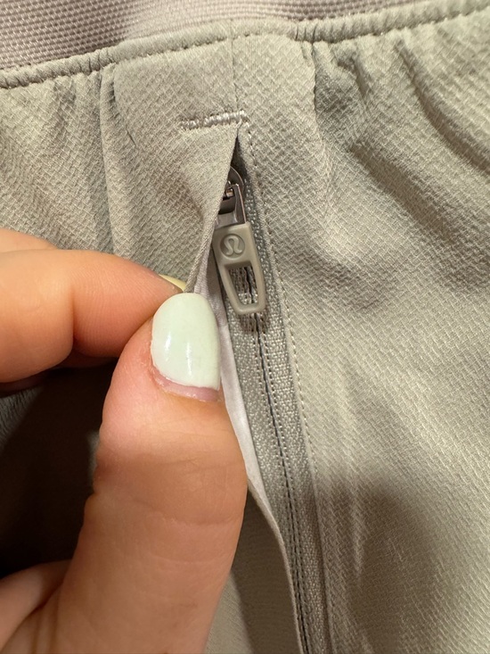 Lululemon License to Train Linerless Short 7" Size Medium - Picture 7 of 7